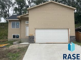 1821 E Tracy Ln, Sioux Falls, SD 57103