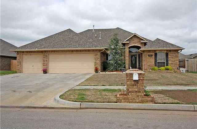 1st image of 901 Carol Ann Pl