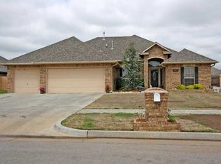 901 Carol Ann Pl, Moore, OK 73160