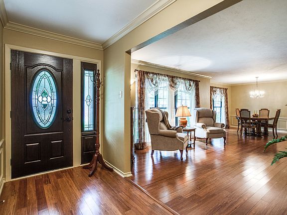 5th image of 808 Clearwater Dr