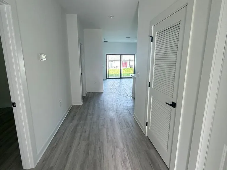 2210 Wayne Ave S — Photo 2