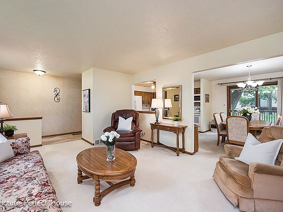 4th image of 11S612 McGrath Ln
