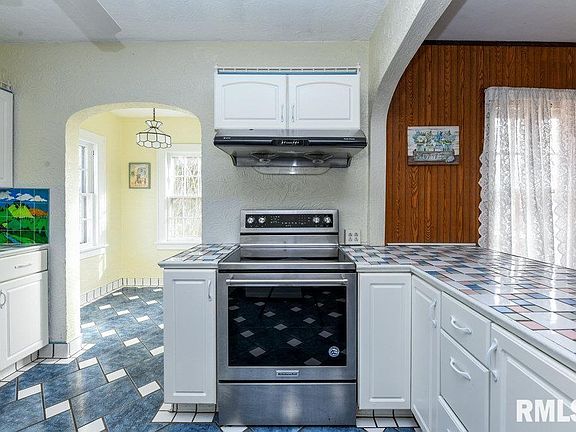 2nd image of 515 N Broadway St
