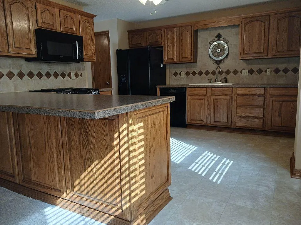 2 bed, 1640 sqft, $1,365 — Photo 3