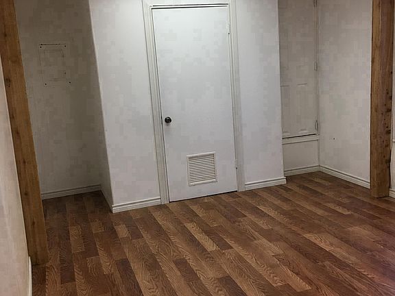 4th image of 810 W 2nd Ave