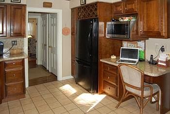 4th image of 22 Dickinson Ln
