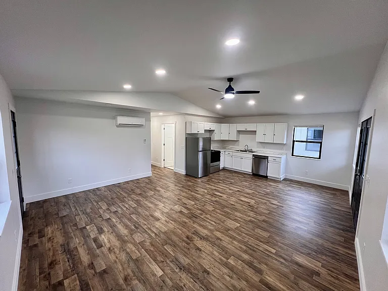 7127 Grand River Ave — Photo 5