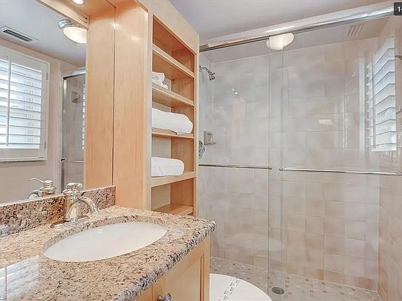 2nd image of 1501 Chesapeake Ave #B2