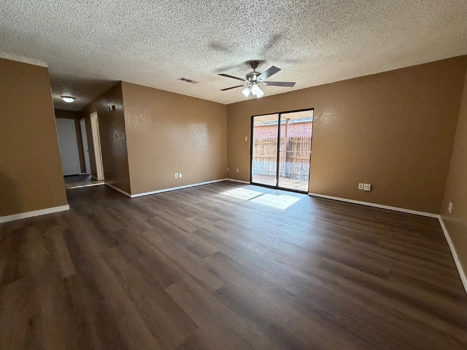 3 bed, 2.0 bath, 1290 sqft, $1,200 — Photo 2