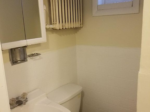 3rd image of 51 Richmond Ave #20