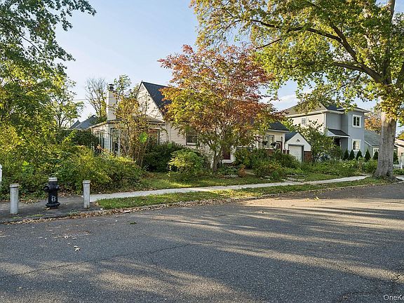 4th image of 64 Collfield Avenue