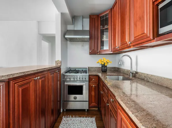 408 West 57th Street image 6 of 13