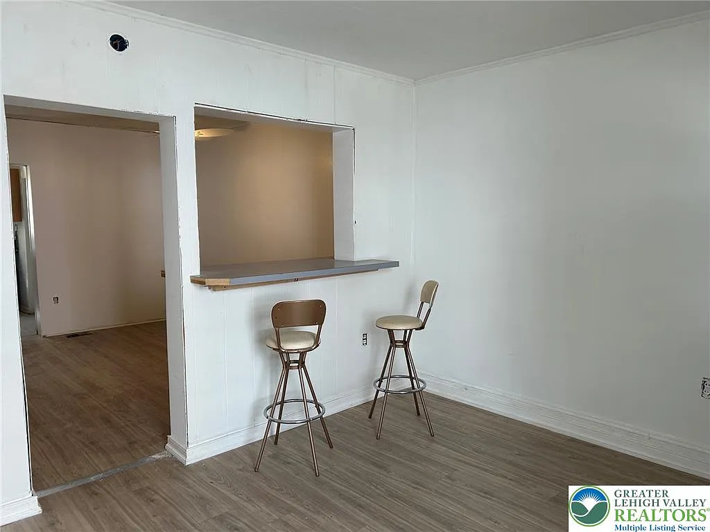2 bed, 1.5 bath, 910 sqft, $1,250 — Photo 4
