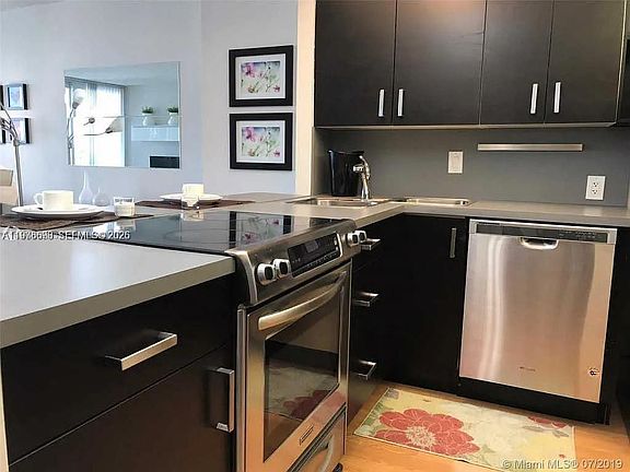 2nd image of 100 Bayview Dr APT 302