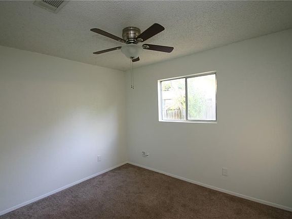 3rd image of 807 Plumpton Dr #B