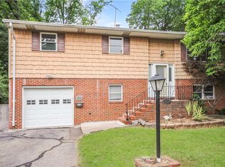 1063 Antonio Dr, North Brunswick, NJ 08902