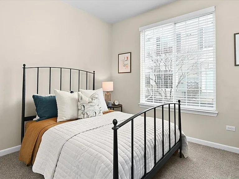 Farmington Lakes Apartments — Photo 42