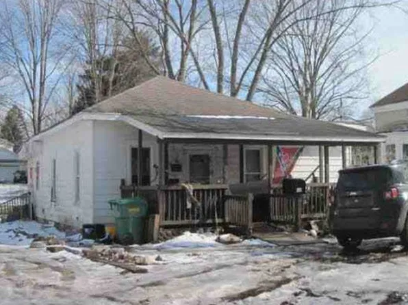 545 Canaris St, Constantine, MI 49042