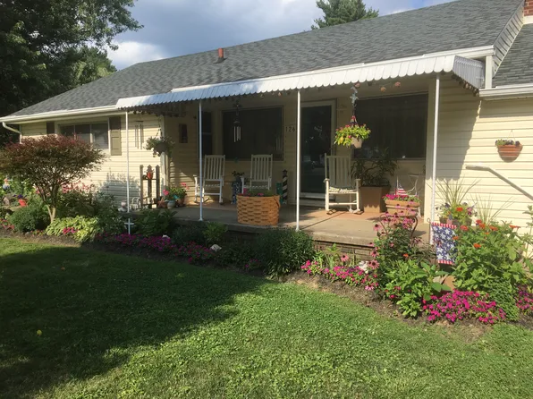 126 James St, Waynesburg, OH 44688