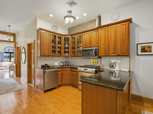 255 West 70th Street image 7 of 10