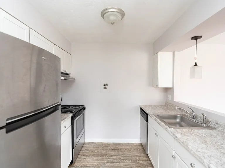 154 Woodhill Dr #1 — Photo 10
