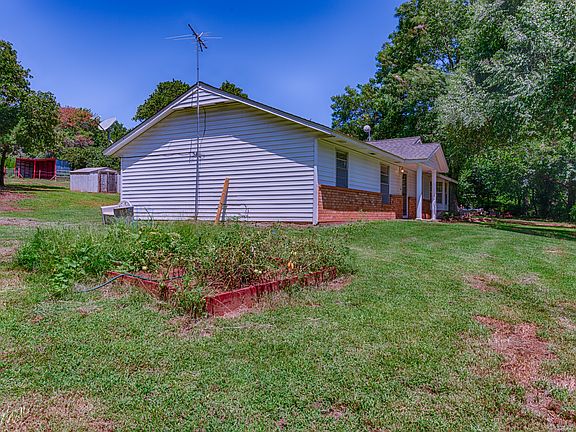 4th image of 15401 Barton Dr
