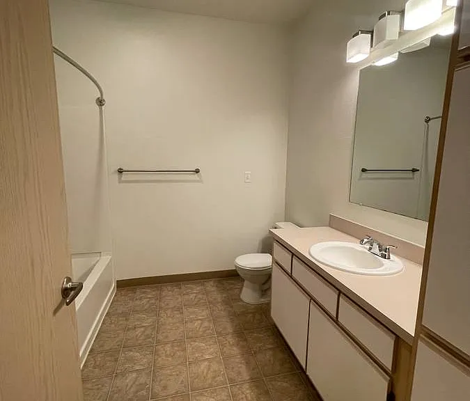 Fountain Valley Apartments — Photo 38