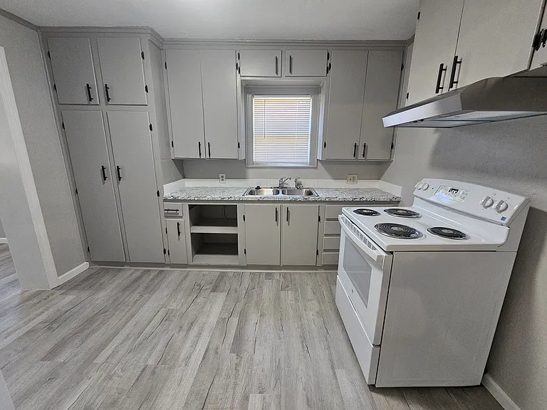 1446 NW 22nd St — Photo 6