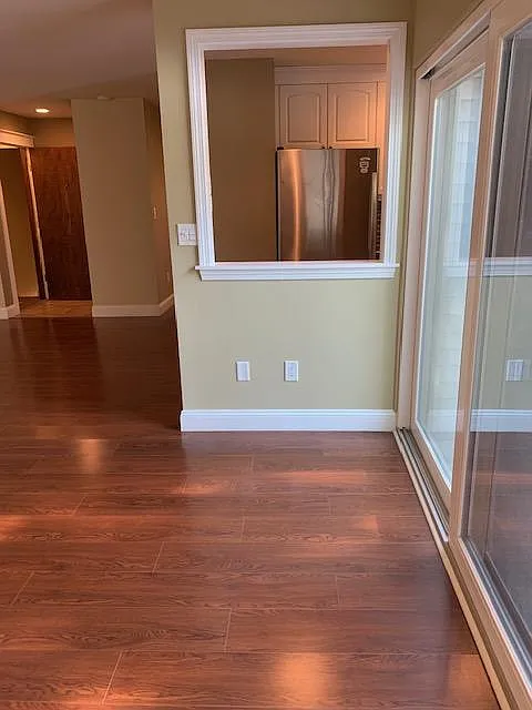 2 bed, 1000 sqft, $2,375 — Photo 3