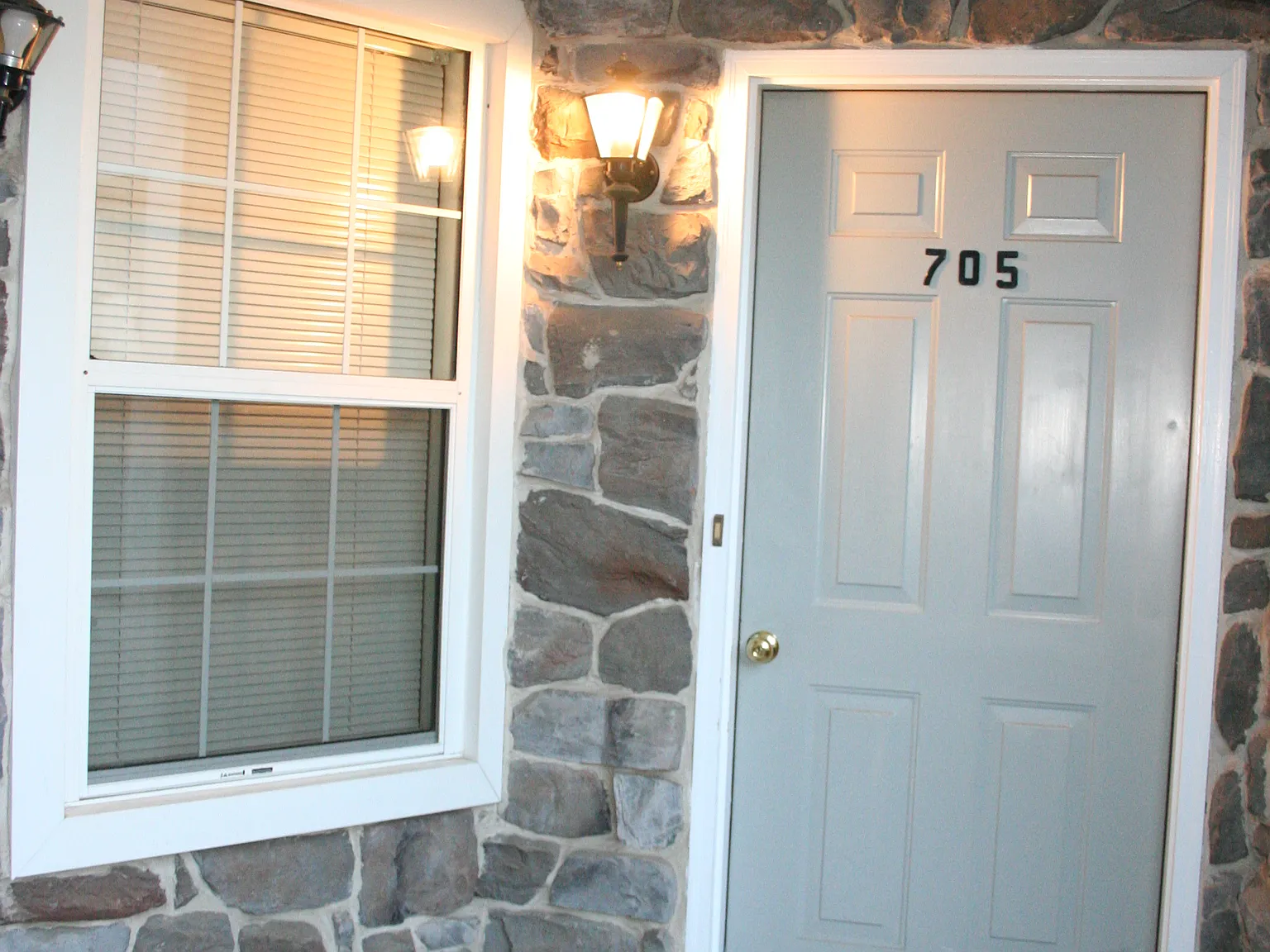 3 bed, 1250 sqft, $2,200 — Photo 2