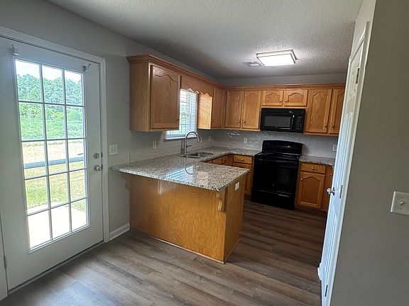 3rd image of 2914 Shady Oak Ln