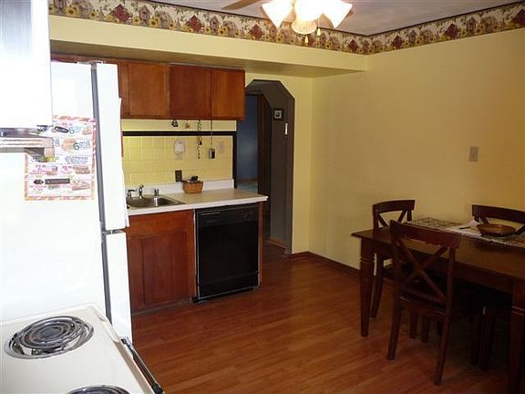 Kitchen/ Dinette