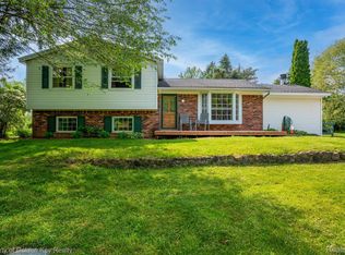 1600 S Tipsico Lake Rd, Milford, MI 48380