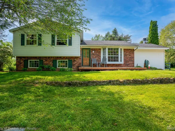 1600 S Tipsico Lake Rd, Milford, MI 48380