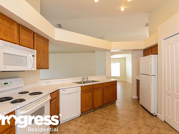 5th image of 30629 Midtown Ct