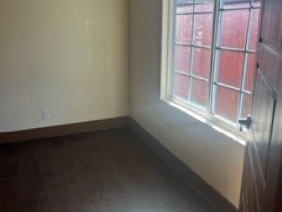 4th image of 6828 Knox St #B