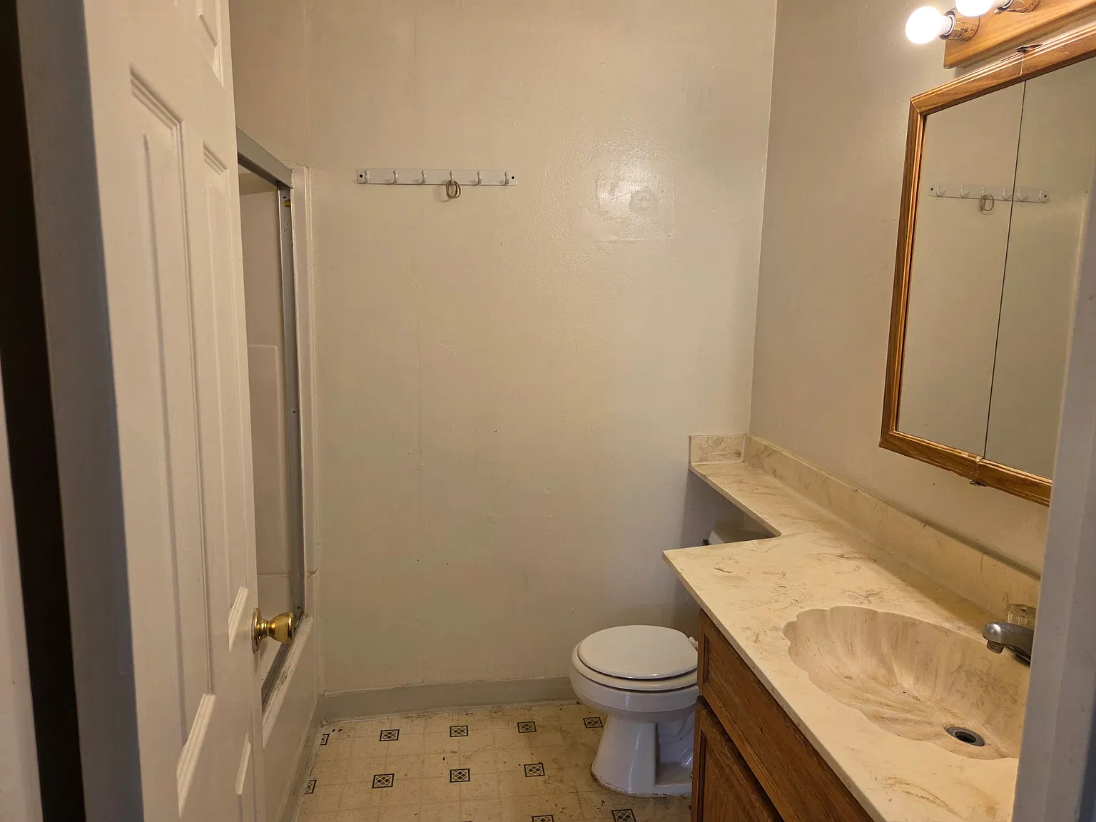 3 bed, 1219 sqft, $2,400 — Photo 2