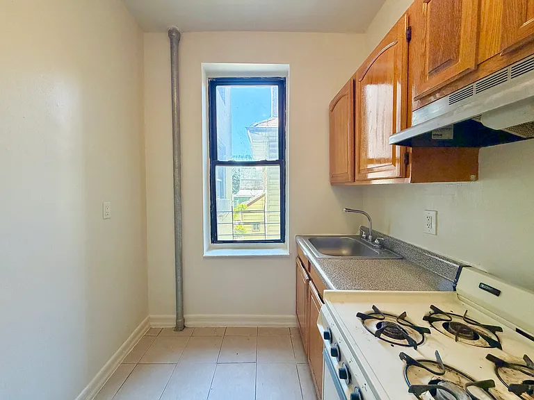 45 Bay 28th St #2R — Photo 4
