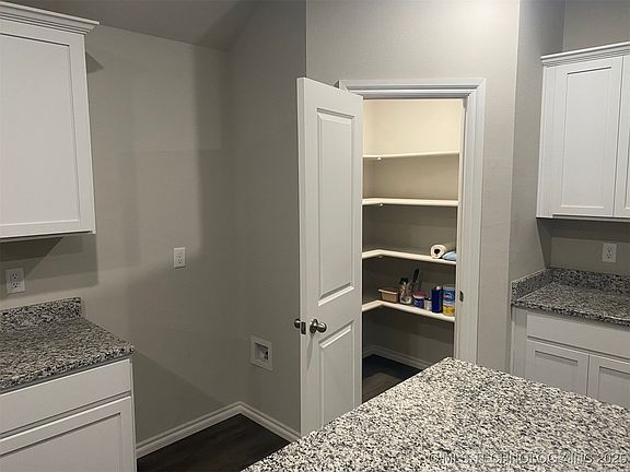 5th image of 7122 E 155th Pl S