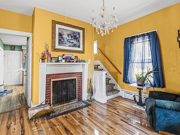 5th image of 381 Park St