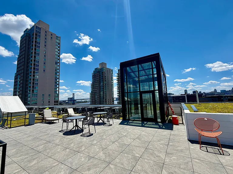 Residences at Pier 40 — Photo 37