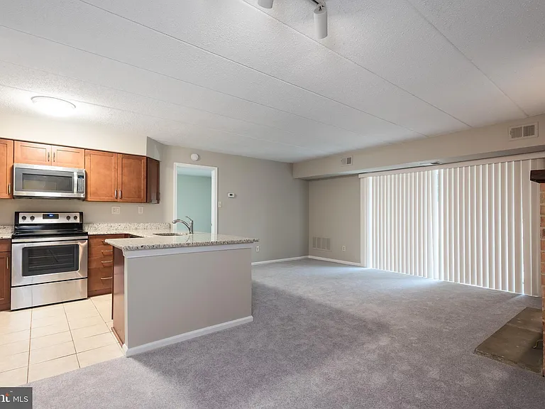510 Washington Pl #10 — Photo 4