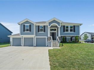 1111 E 14th St, Kearney, MO 64060