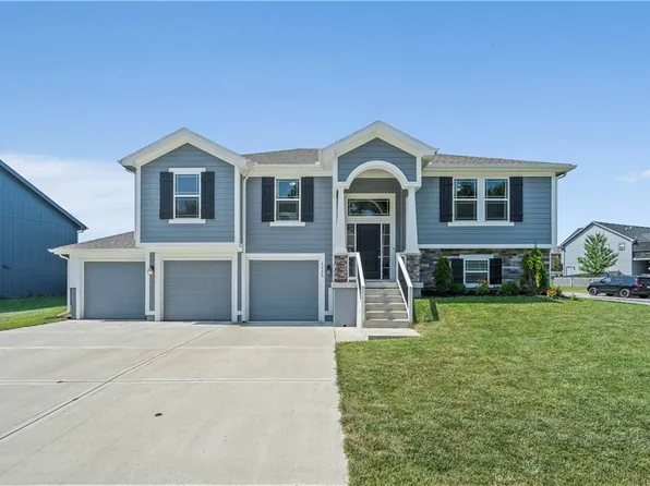 1111 E 14th St, Kearney, MO 64060