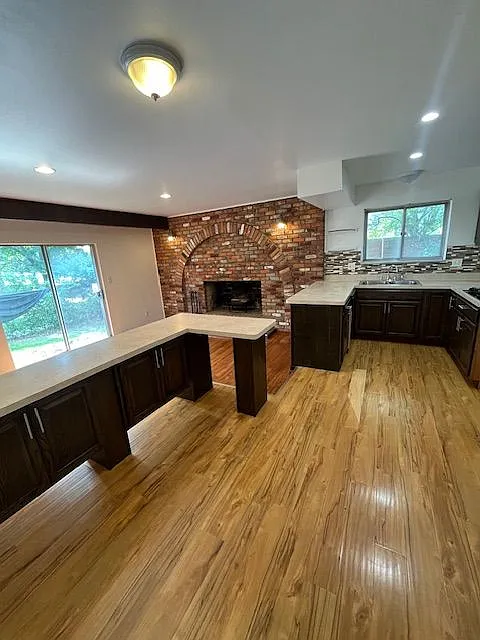 3 bed, 4.0 bath, 1400 sqft, $2,200 — Photo 3