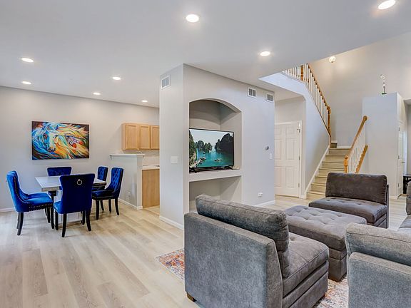 4th image of 2478 Jamestown Ln
