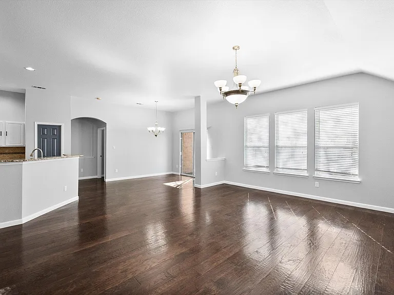 2204 Windcastle Dr — Photo 16