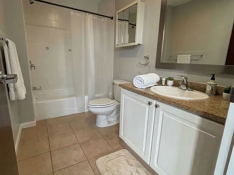 Farmington Avenue Apartments — Photo 38