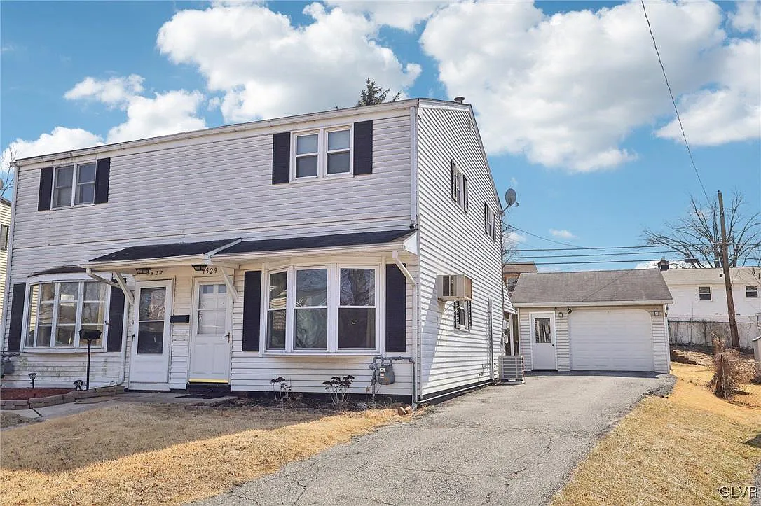 1529 Richard Ave photo 1