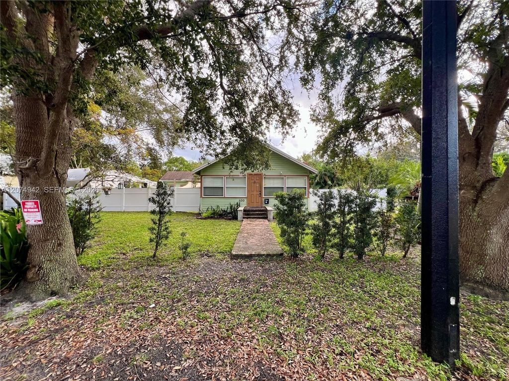 400 NE 3rd St, Pompano Beach